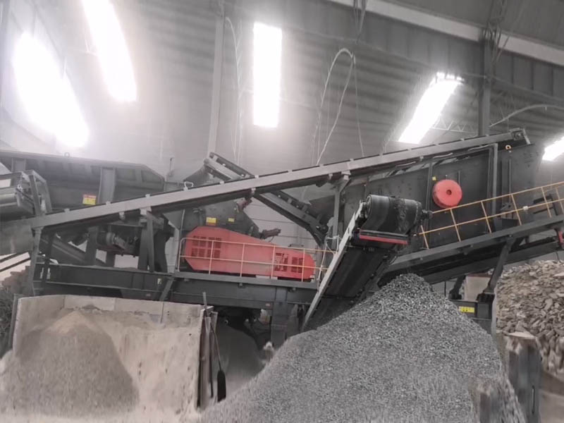 履带式移动绿巨人视频官网筛分站现场